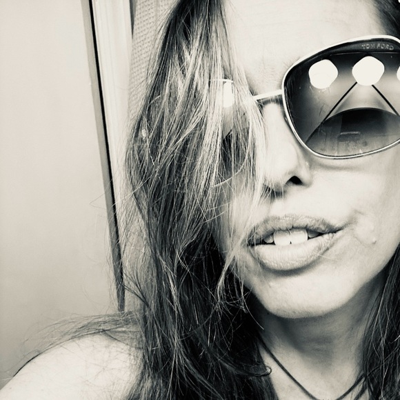 Introducing Lola - Picture 4 of 15